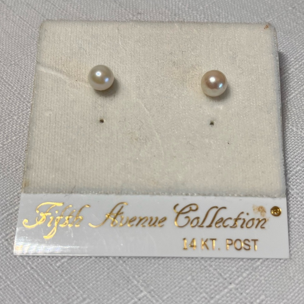 New Fifth Avenue pearl stud earrings with 14K gold posts. Vintage old stock